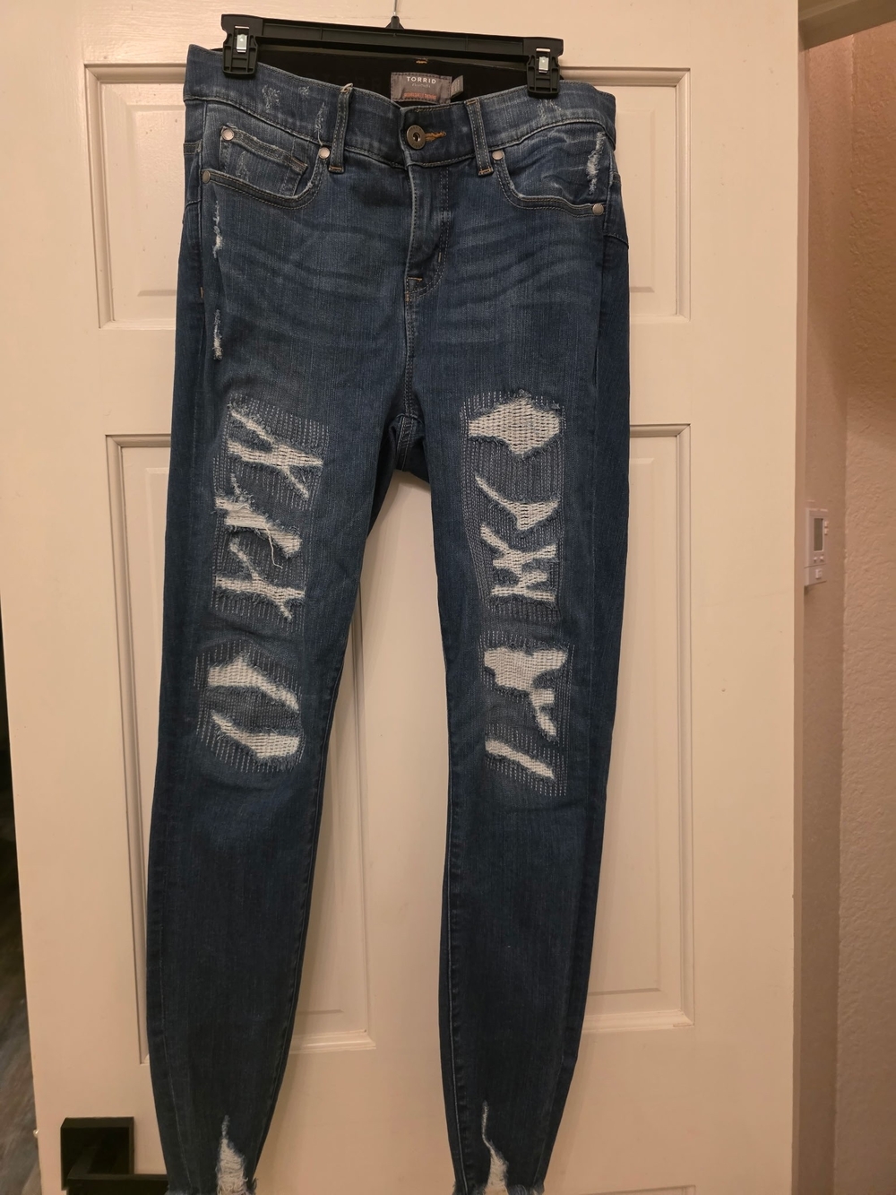 Torrid Bombshell Skinny Distressed Boyfriend Jeans, Medium Blue, Size 10T